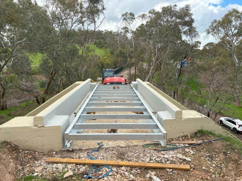 Burford Hill Railway Bridge - Pedestrian bridge frame placement